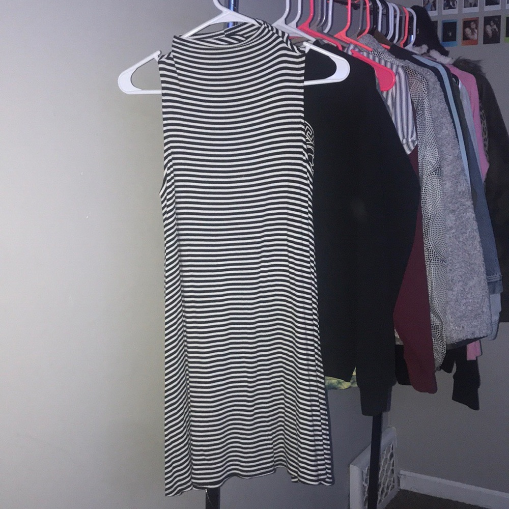 Soprano black and white dress